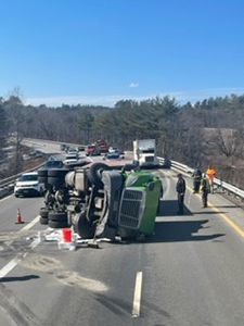 phot of overturned tractor trailer